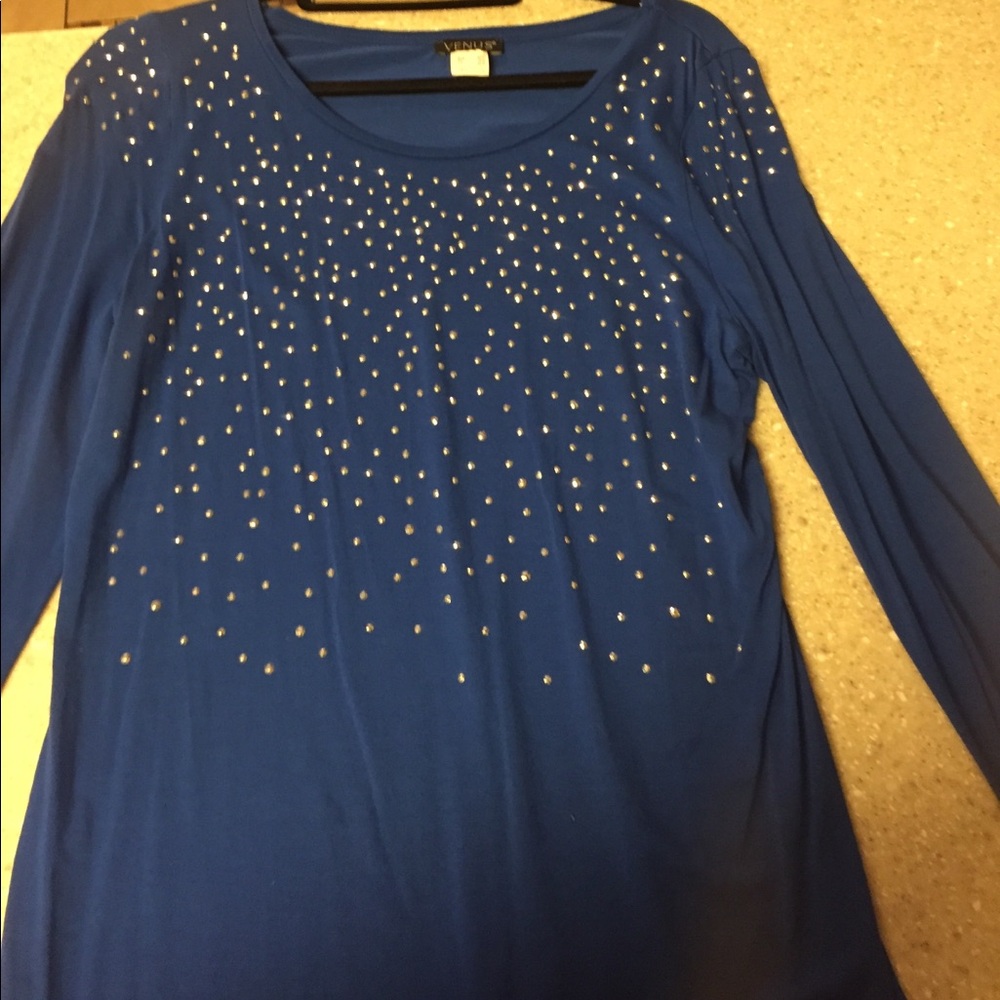 Venus long tee NWOT. FINAL PRICE DROP